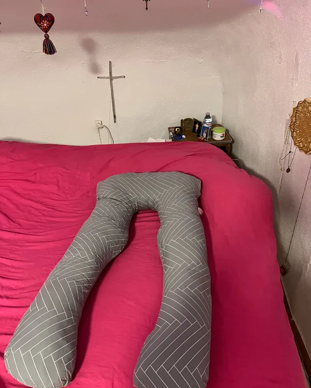 Stillkissen XXL in U-Form von Nestwiege, fotografiert von einer Käuferin