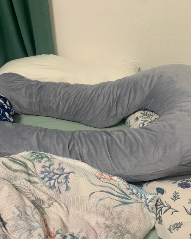 Stillkissen XXL in U-Form von Nestwiege, fotografiert von einer Käuferin