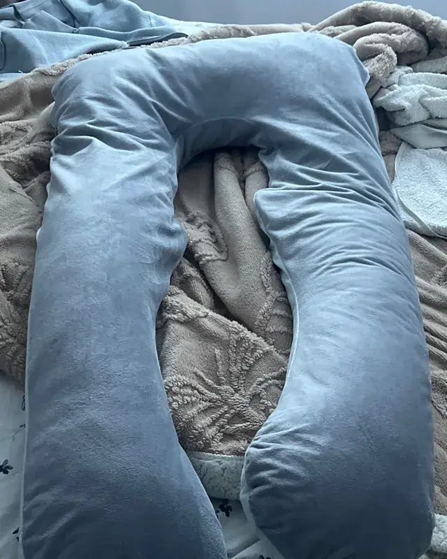Stillkissen XXL in U-Form von Nestwiege, fotografiert von einer Käuferin