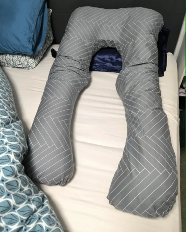 Stillkissen XXL in U-Form von Nestwiege, fotografiert von einer Käuferin