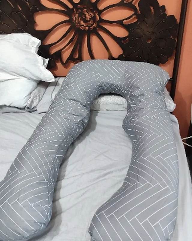 Stillkissen XXL in U-Form von Nestwiege, fotografiert von einer Käuferin